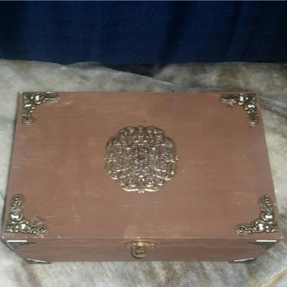 NWOT Vintage Ornate Box
